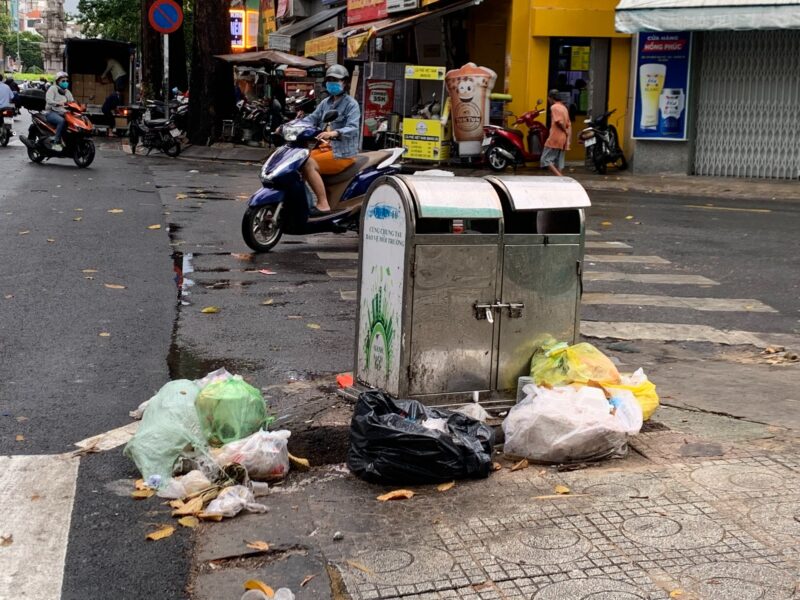 Thùng rác bẩn: Nguyên nhân và giải pháp