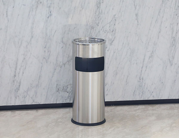 Thùng rác inox có gạt tàn